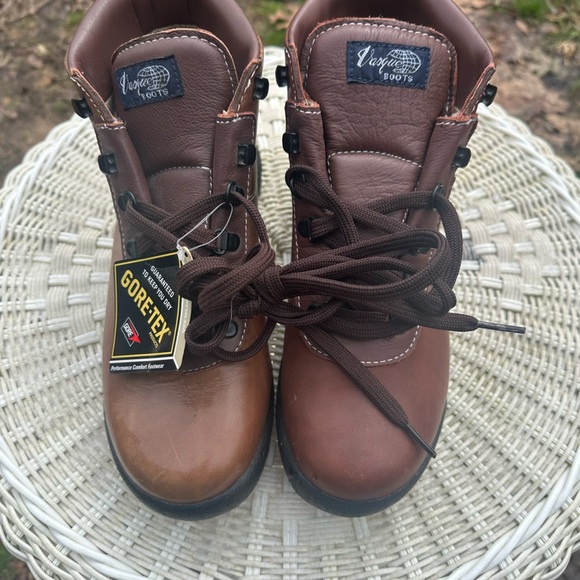 Vasque boots. Vasque Sundowner GTX boots. Size 8.5. Backpacking boots. Hike work - Picture 11 of 13